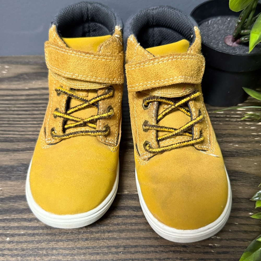 Carter Size 10 Camel Boots for Boys with Velcro | Excellent Used Condition